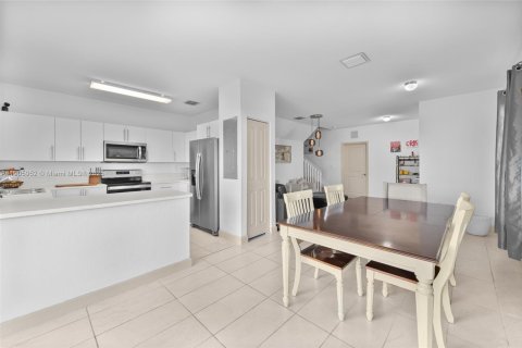 Adosado en venta en Florida City, Florida, 4 dormitorios, 160.72 m2 № 1957283 - foto 10