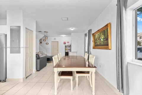 Adosado en venta en Florida City, Florida, 4 dormitorios, 160.72 m2 № 1957283 - foto 11