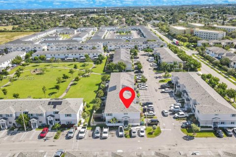 Adosado en venta en Florida City, Florida, 4 dormitorios, 160.72 m2 № 1957283 - foto 27