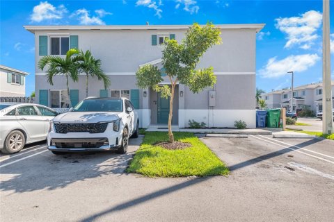 Adosado en venta en Florida City, Florida, 4 dormitorios, 160.72 m2 № 1957283 - foto 4
