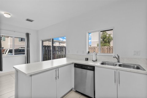 Adosado en venta en Florida City, Florida, 4 dormitorios, 160.72 m2 № 1957283 - foto 13