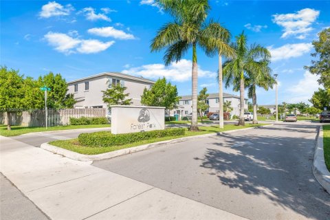 Adosado en venta en Florida City, Florida, 4 dormitorios, 160.72 m2 № 1957283 - foto 2