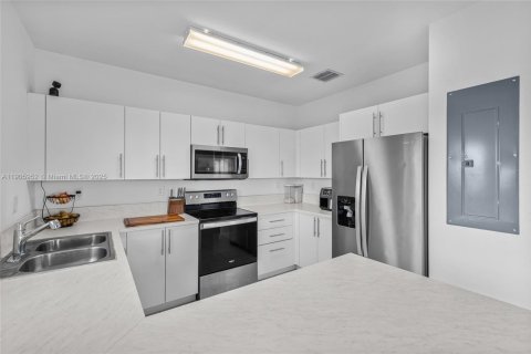 Adosado en venta en Florida City, Florida, 4 dormitorios, 160.72 m2 № 1957283 - foto 14