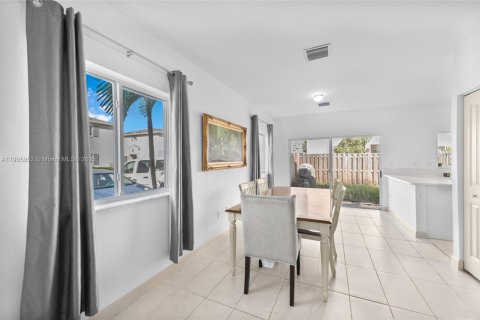 Adosado en venta en Florida City, Florida, 4 dormitorios, 160.72 m2 № 1957283 - foto 9