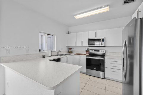 Adosado en venta en Florida City, Florida, 4 dormitorios, 160.72 m2 № 1957283 - foto 12