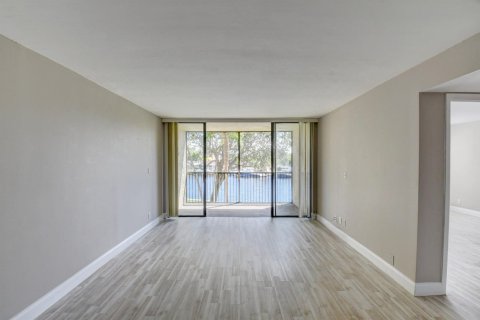 Condo in Boca Raton, Florida, 2 bedrooms № 2153676 - photo 12
