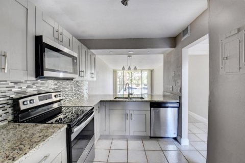 Condo in Boca Raton, Florida, 2 bedrooms № 2153676 - photo 18