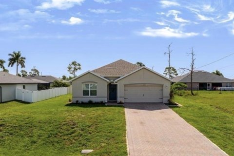 Casa en Cape Coral, Florida 4 dormitorios, 169.83 m2 № 2383871