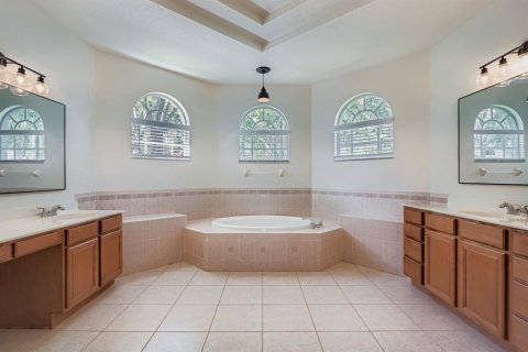 House in Fish Hawk, Florida 5 bedrooms, 309.18 sq.m. № 1909486 - photo 6