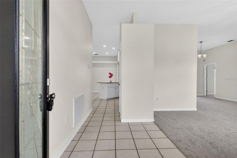 House in Winter Haven, Florida 3 bedrooms, 177.81 sq.m. № 2229175 - photo 2