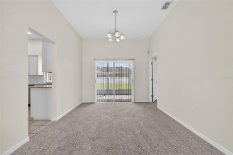 House in Winter Haven, Florida 3 bedrooms, 177.81 sq.m. № 2229175 - photo 6