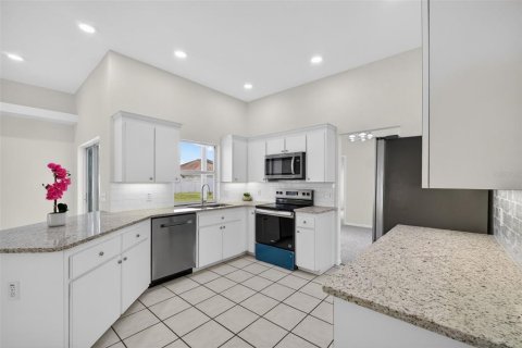 House in Winter Haven, Florida 3 bedrooms, 177.81 sq.m. № 2229175 - photo 8