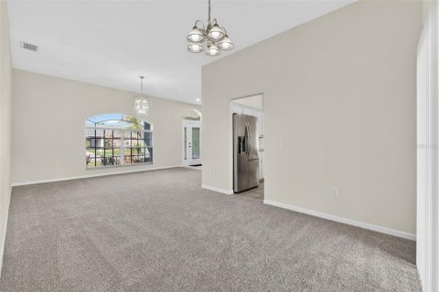 House in Winter Haven, Florida 3 bedrooms, 177.81 sq.m. № 2229175 - photo 7