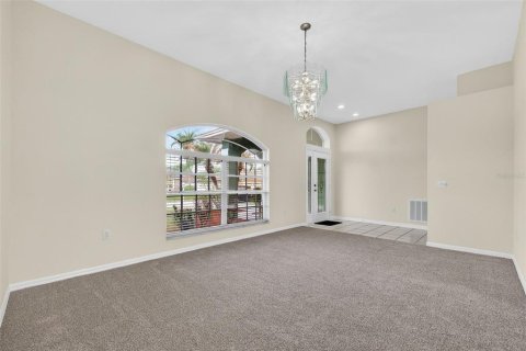 House in Winter Haven, Florida 3 bedrooms, 177.81 sq.m. № 2229175 - photo 5