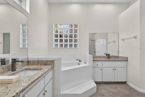 House in Winter Haven, Florida 3 bedrooms, 177.81 sq.m. № 2229175 - photo 23