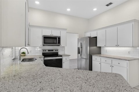 House in Winter Haven, Florida 3 bedrooms, 177.81 sq.m. № 2229175 - photo 13