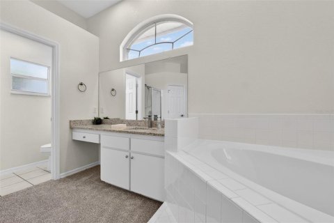 House in Winter Haven, Florida 3 bedrooms, 177.81 sq.m. № 2229175 - photo 24