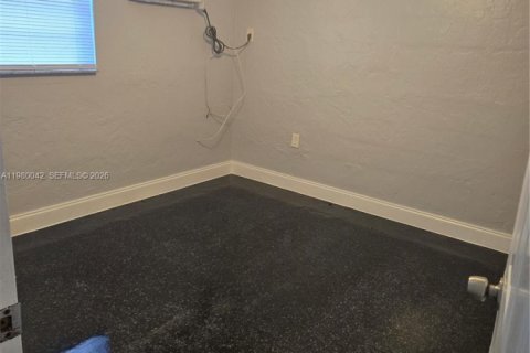 Casa en alquiler en Miami, Florida, 2 dormitorios, 60.39 m2 № 2046368 - foto 4