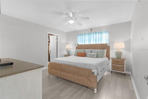 House in The Villages, Florida 3 bedrooms, 137.31 sq.m. № 2200369 - photo 18