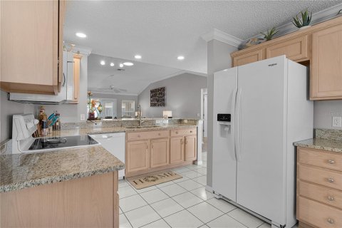 House in The Villages, Florida 3 bedrooms, 137.31 sq.m. № 2200369 - photo 17