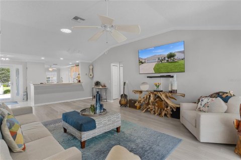 House in The Villages, Florida 3 bedrooms, 137.31 sq.m. № 2200369 - photo 10