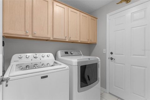 House in The Villages, Florida 3 bedrooms, 137.31 sq.m. № 2200369 - photo 24