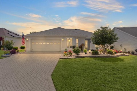 House in The Villages, Florida 3 bedrooms, 137.31 sq.m. № 2200369 - photo 2