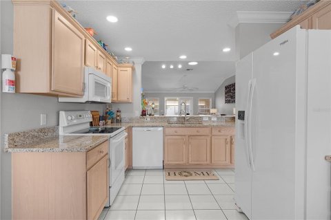 House in The Villages, Florida 3 bedrooms, 137.31 sq.m. № 2200369 - photo 16