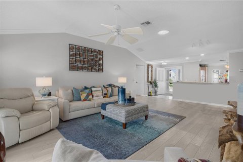House in The Villages, Florida 3 bedrooms, 137.31 sq.m. № 2200369 - photo 8