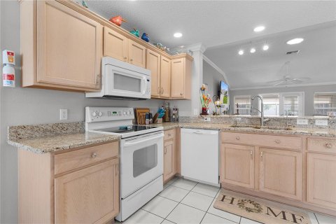 House in The Villages, Florida 3 bedrooms, 137.31 sq.m. № 2200369 - photo 13