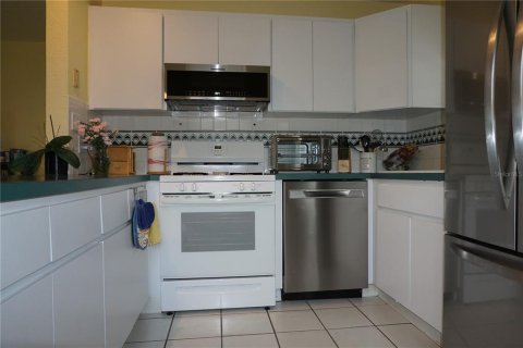 House in Saint Petersburg, Florida 3 bedrooms, 124.77 sq.m. № 1911991 - photo 11