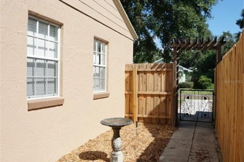 House in Saint Petersburg, Florida 3 bedrooms, 124.77 sq.m. № 1911991 - photo 4