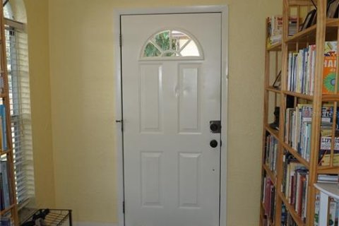 House in Saint Petersburg, Florida 3 bedrooms, 124.77 sq.m. № 1911991 - photo 13