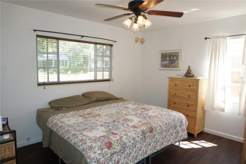 House in Saint Petersburg, Florida 3 bedrooms, 124.77 sq.m. № 1911991 - photo 15
