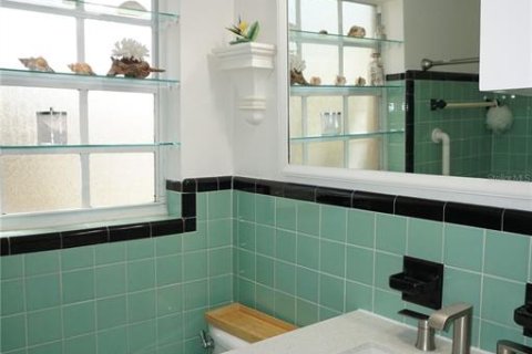 House in Saint Petersburg, Florida 3 bedrooms, 124.77 sq.m. № 1911991 - photo 17