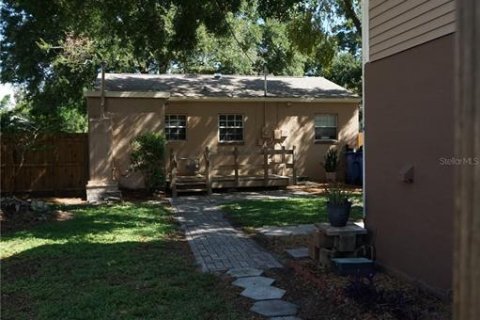 House in Saint Petersburg, Florida 3 bedrooms, 124.77 sq.m. № 1911991 - photo 9