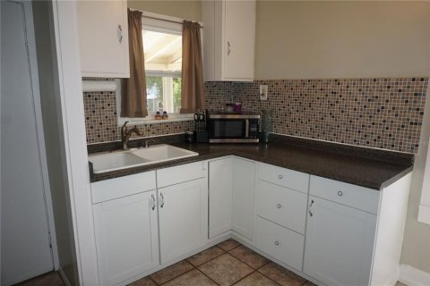 House in Saint Petersburg, Florida 3 bedrooms, 124.77 sq.m. № 1911991 - photo 23