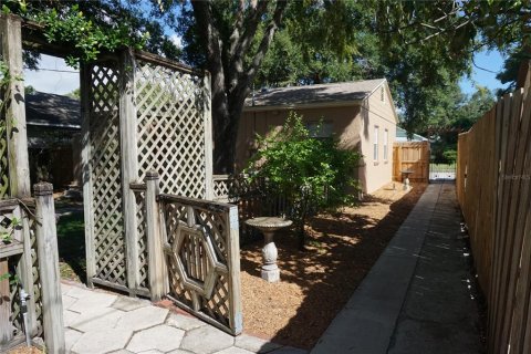 House in Saint Petersburg, Florida 3 bedrooms, 124.77 sq.m. № 1911991 - photo 5