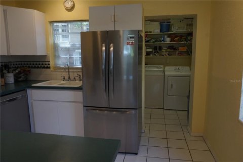House in Saint Petersburg, Florida 3 bedrooms, 124.77 sq.m. № 1911991 - photo 12