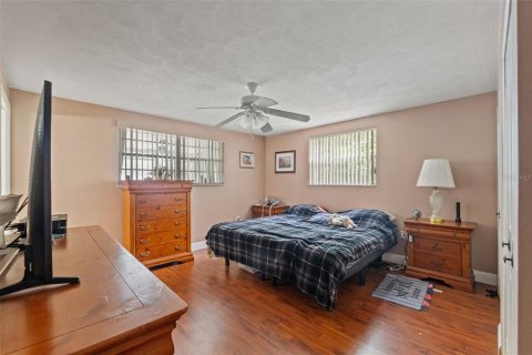 House in New Port Richey, Florida 2 bedrooms, 131.74 sq.m. № 1771511 - photo 4
