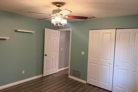 Villa ou maison à louer à Palm Coast, Floride: 4 chambres, 207.17 m2 № 2347776 - photo 5