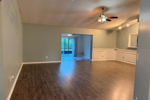 Villa ou maison à louer à Palm Coast, Floride: 4 chambres, 207.17 m2 № 2347776 - photo 3