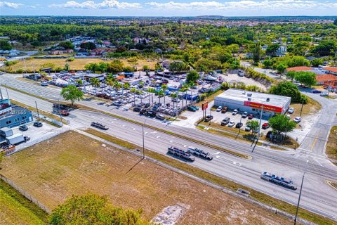 Commercial property in Miami, Florida № 2154769 - photo 17