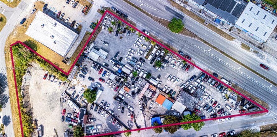 Commercial property in Miami, Florida № 2154769