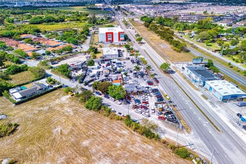 Commercial property in Miami, Florida № 2154769 - photo 11