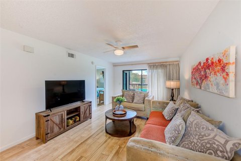 Condo in Largo, Florida, 2 bedrooms  № 1879372 - photo 10