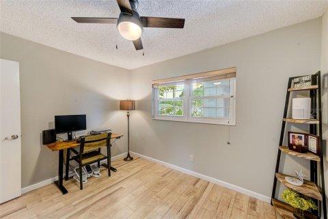 Condo in Largo, Florida, 2 bedrooms  № 1879372 - photo 19