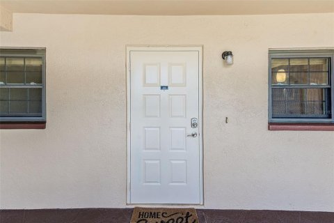 Condo in Largo, Florida, 2 bedrooms  № 1879372 - photo 24