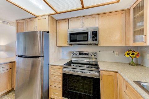 Condo in Largo, Florida, 2 bedrooms  № 1879372 - photo 6