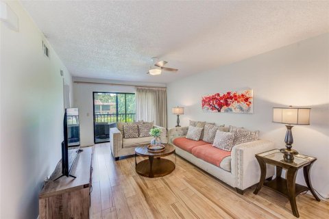 Condo in Largo, Florida, 2 bedrooms  № 1879372 - photo 8
